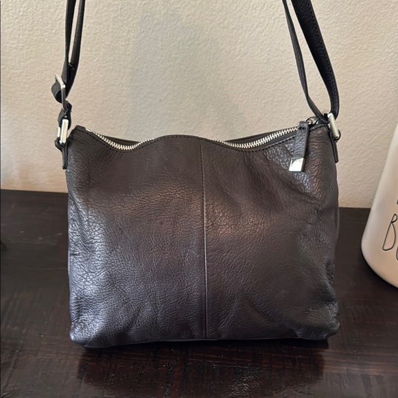Margot Elegant Black Leather Shoulder Bag - Picture 2 of 12